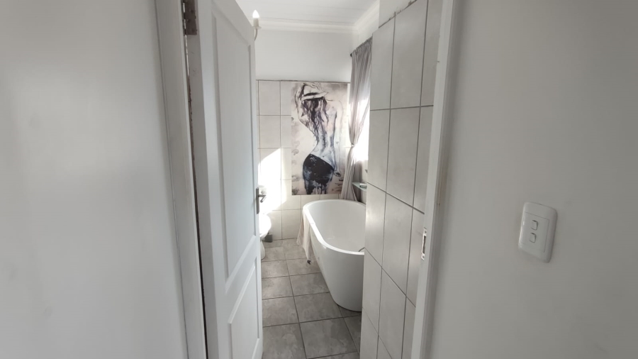 3 Bedroom Property for Sale in Stilbaai Wes Western Cape